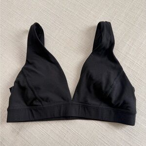 Black Aritzia golden triangle sports bra size s